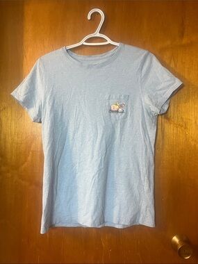 Woman’s Vineyard Vines Heather Light Blue Logo Tee Medium